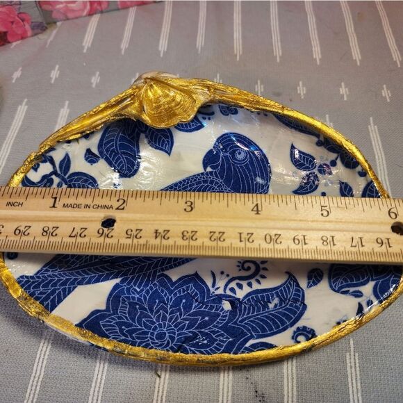 DECOUPAGE CLAM SHELL DECOUPAGE BLUE BIRD ON A CLAM SHELL TRINKET DISH - Picture 8 of 10